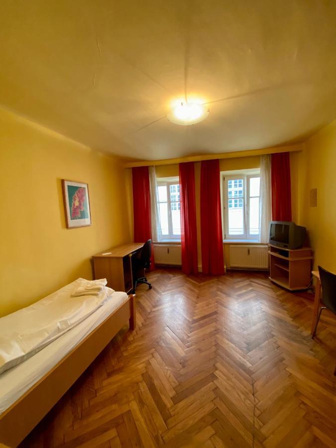 Appartement Pension 700M Zum Ring Vienna Exterior photo