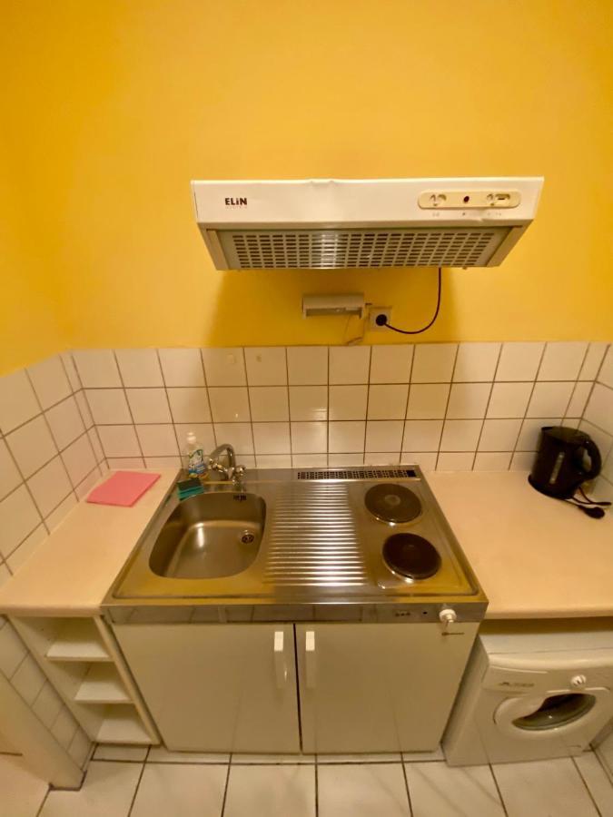 Appartement Pension 700M Zum Ring Vienna Exterior photo