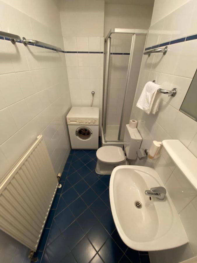 Appartement Pension 700M Zum Ring Vienna Exterior photo